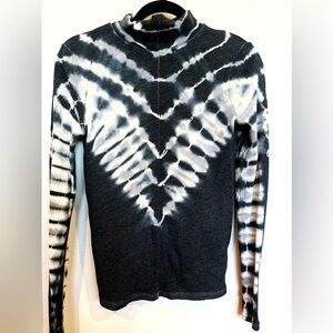Free People Pyschedelic Tie Dye Turtle Neck Top Blue and White Women’s S